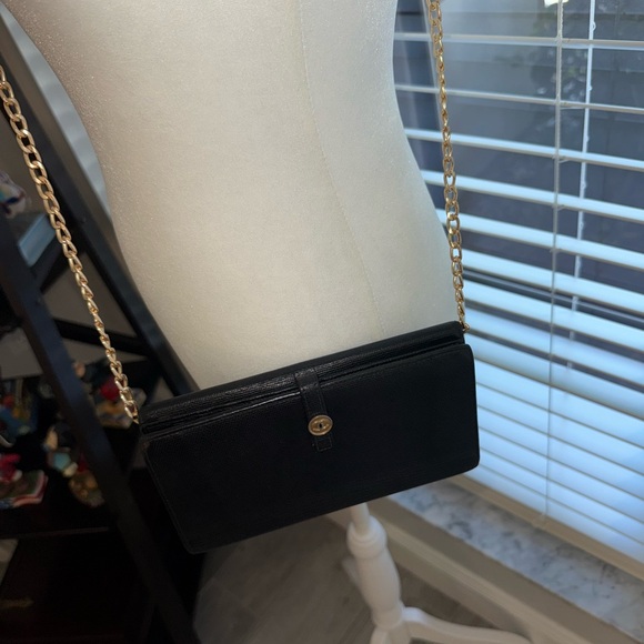 Elegant Black Chanel Coco Button Wallet - Picture 6 of 6